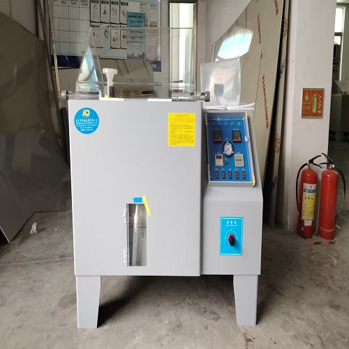 那么鹽霧試驗(yàn)箱應(yīng)該如何使用呢?鹽霧試驗(yàn)箱如何進(jìn)行保養(yǎng)呢?