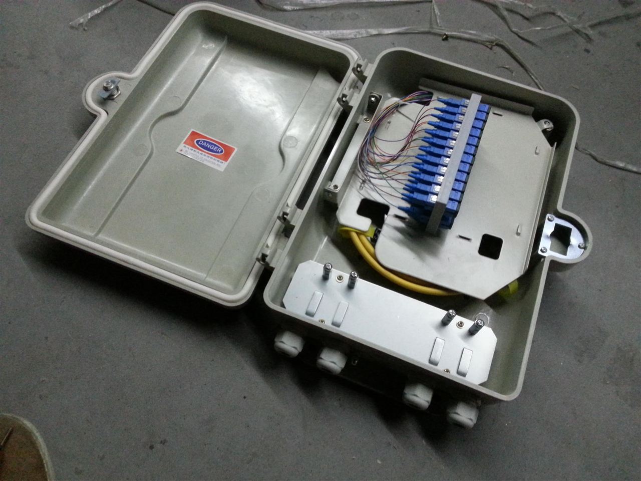 24 中国综合网络通信设备—分纤箱商讨低价厂家