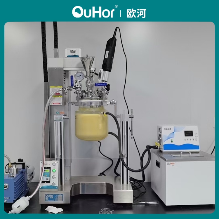 Air系列反應(yīng)釜搭配油浴鍋.jpg Air系列反應(yīng)釜搭配油浴鍋.jpg