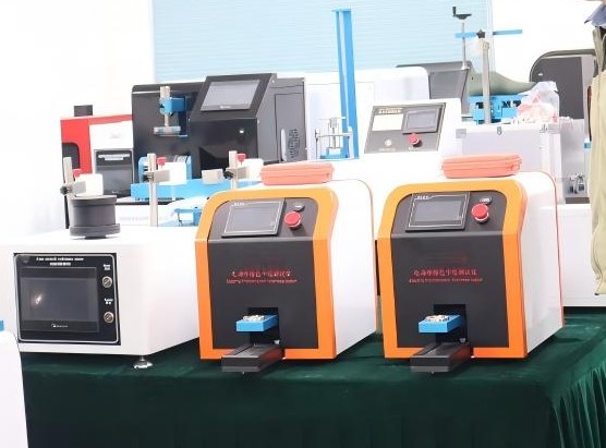 胶管耐磨测试仪：浙江xx公司来访上海诚卫参观考察仪器